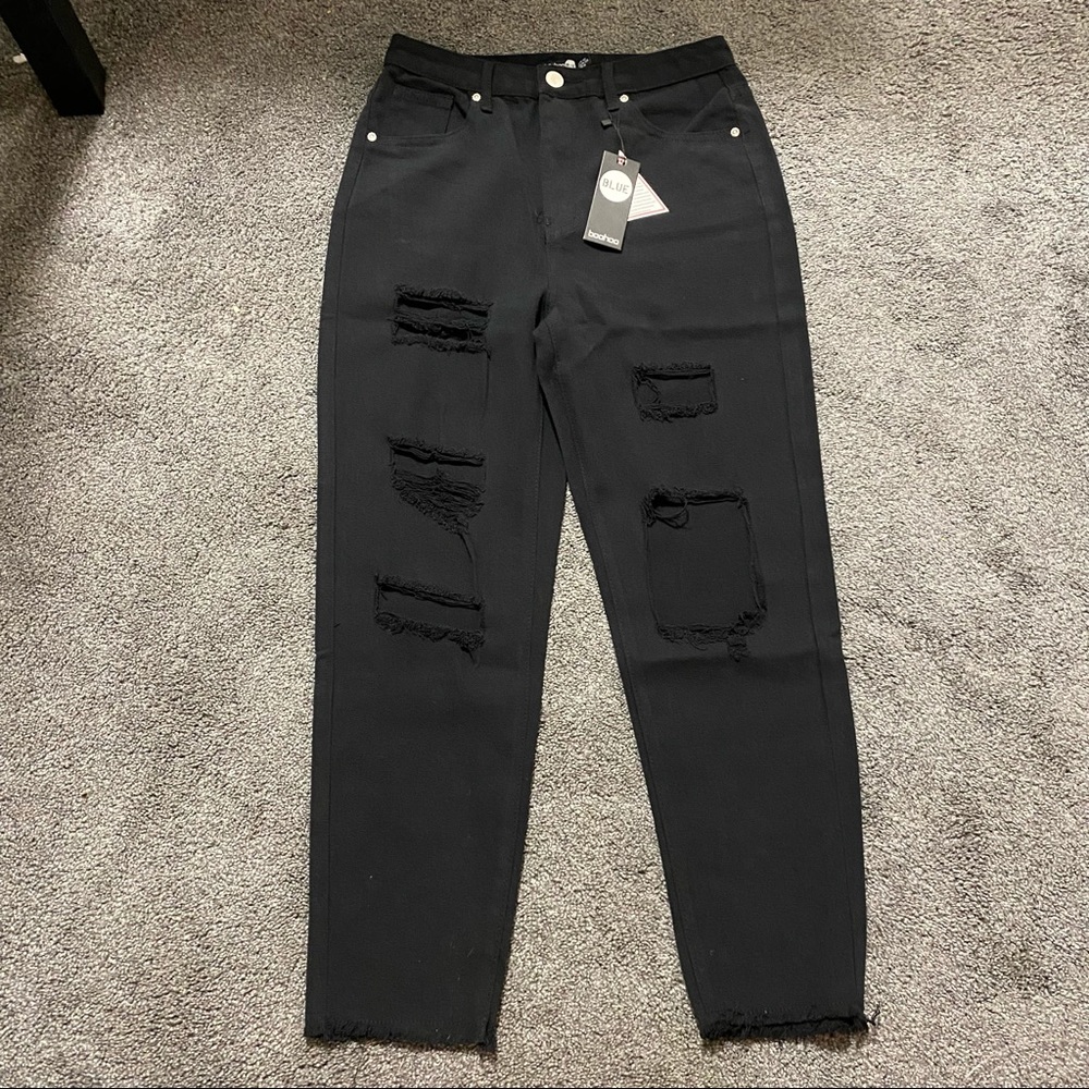 Boohoo high rise super distressed mom Jean black